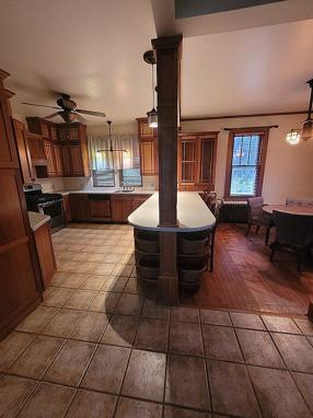 Image of 221 E Main St