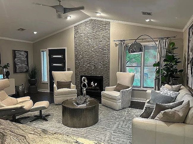 Preview of property located at 8 W Prairie Dunes Ct