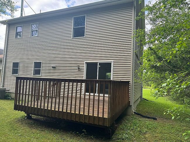 Photo of 37 Rip Van Winkle Dr, Athens, NY