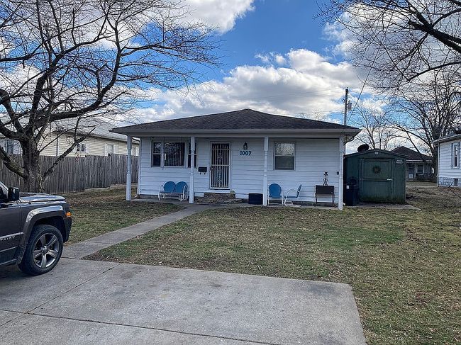 Image of 1006 E Carter St