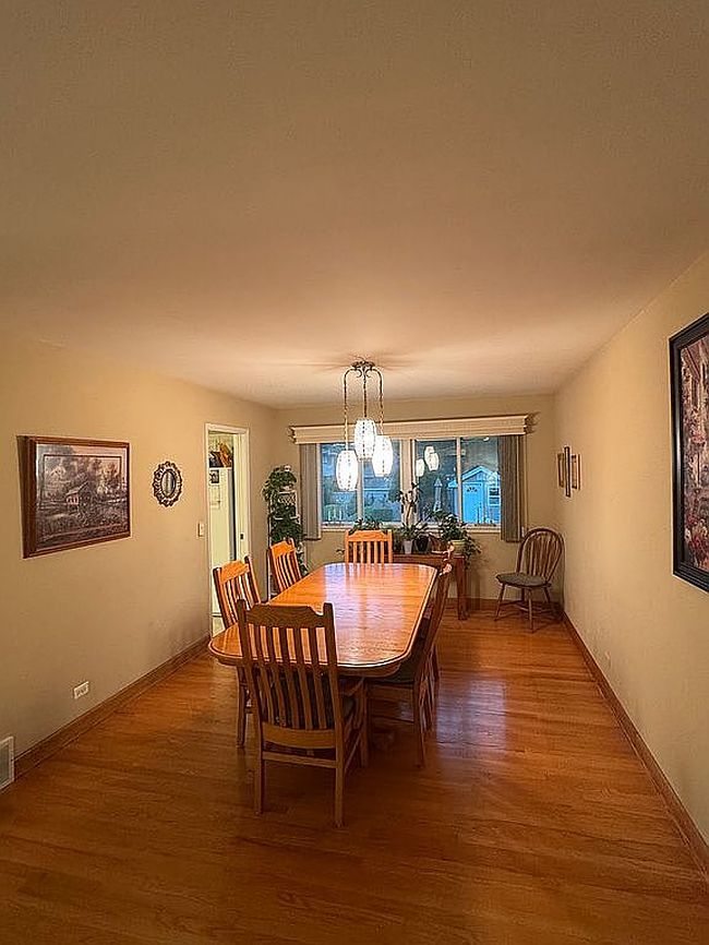 Photo of 804 S Euclid Ave, Elmhurst, IL