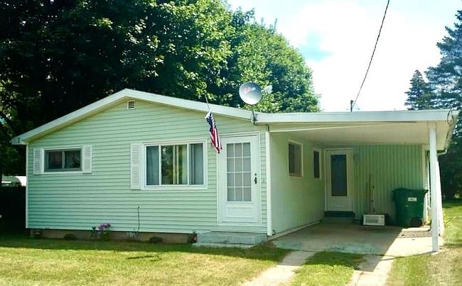 Photo of 221 S 5th St, Edmore, MI
