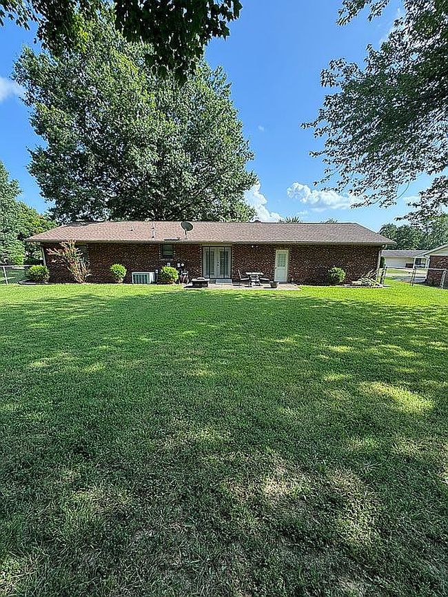 Photo of 130 Dogwood Dr, Scott City, MO