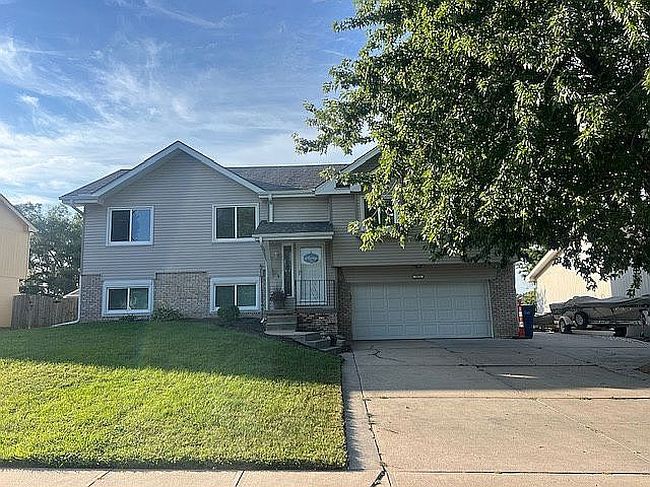 2415 Corn Dr, Papillion, NE