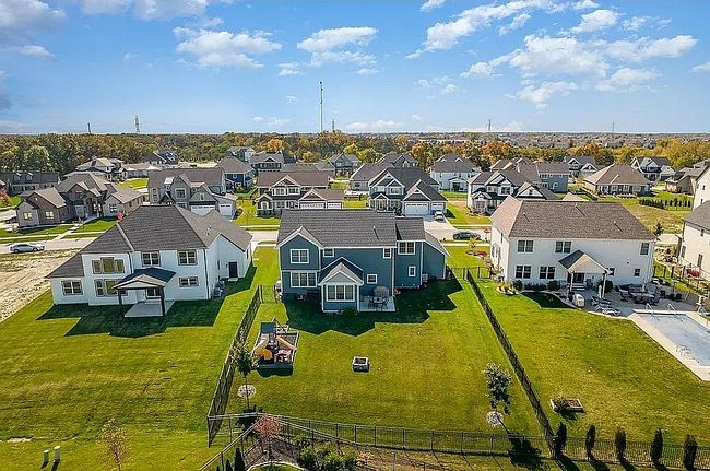 Photo of 13028 Waterleaf Dr, Saint John, IN