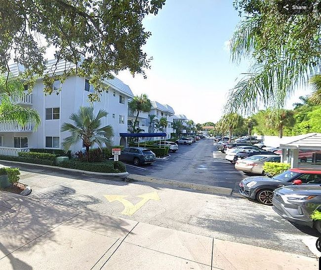 Photo of 100 Edgewater Dr, Coral Gables, FL