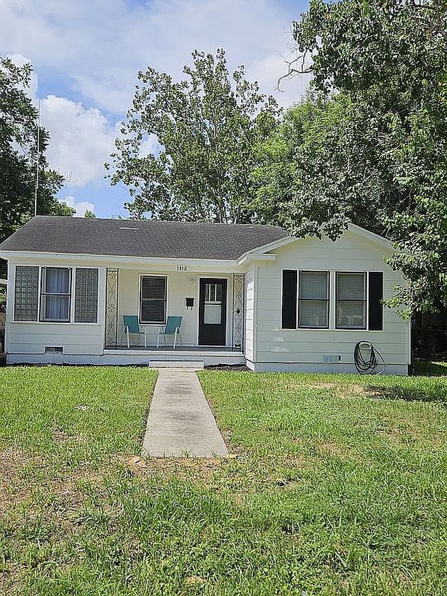 Photo of 1310 Virginia Ave, Victoria, TX