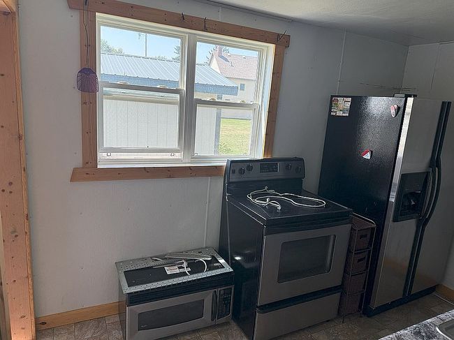 Photo of 225 5th St W, Harvey, ND
