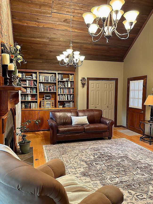 Additional photo 2 of property located at 3556 Oaklane Dr