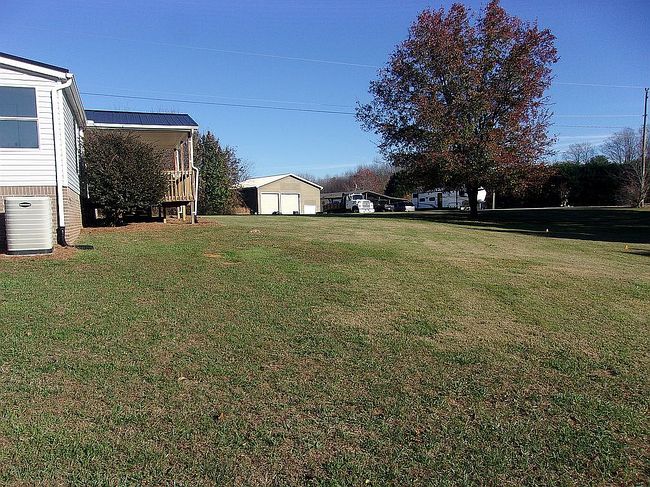 Photo of 121 Red Oak Ln, North Wilkesboro, NC