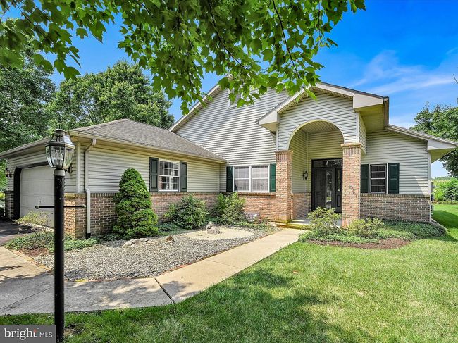 634 Pondside Ln, Lebanon, PA