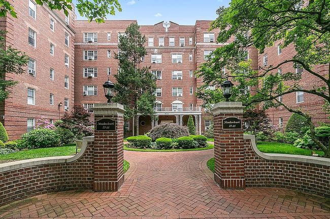 Photo of 77-15 113th St Apt 6L, Forest Hills, NY