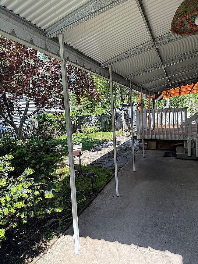 Image of 82 Parkway Trailer Ct