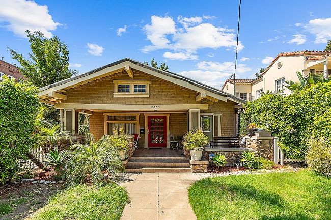 Preview of property located at 2005 N Beachwood Dr