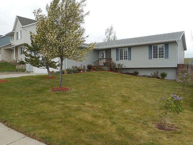 Photo of 1304 Middle Fork Dr, Gillette, WY