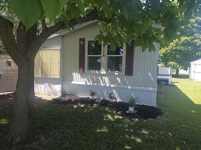 Photo of 34 Del Ct W, Lockport, NY
