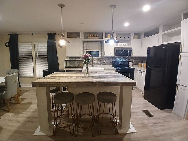 Image of 216 Peeler Rd