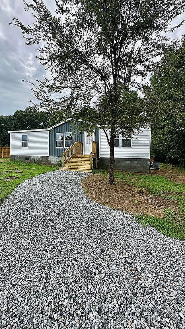 Photo of 545 Flatwood Dr, Laurens, SC