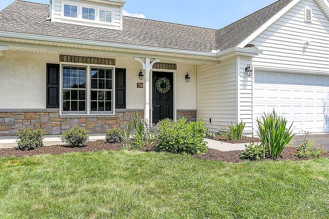 Photo of 758 Heather Rdg, Manheim, PA