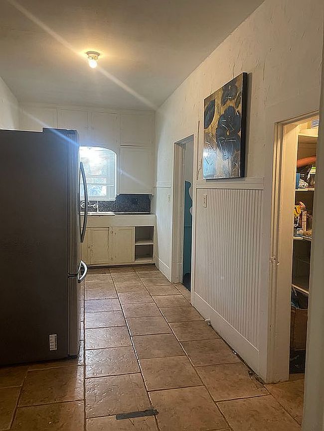 Image of 1222 East St