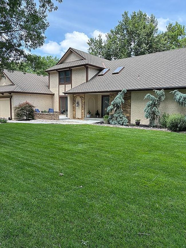 Photo of 12719 Sagamore Rd, Leawood, KS