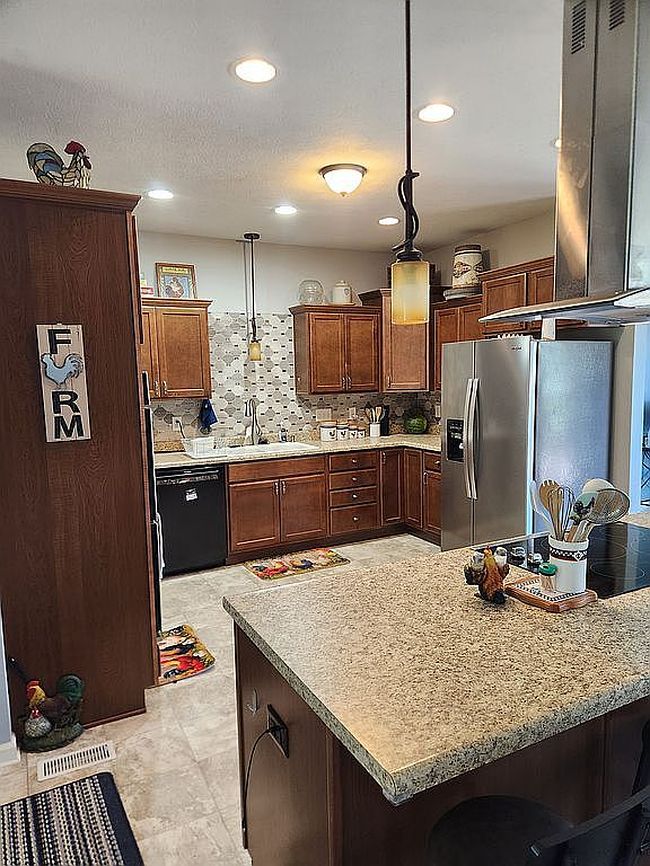 Additional photo 3 of property located at 16310 E Main St