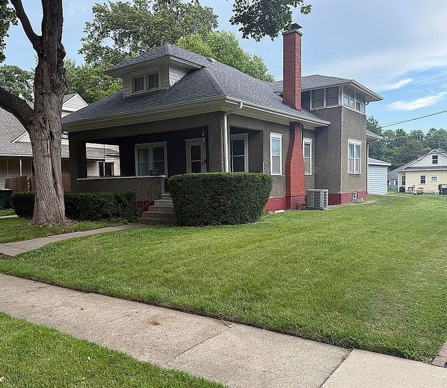 Photo of 410 N B St, Oskaloosa, IA