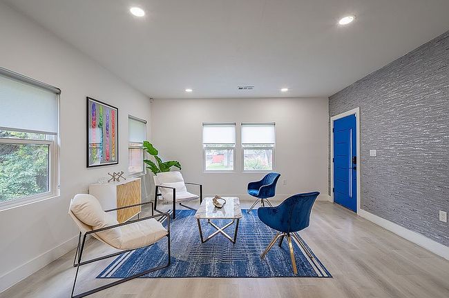 Photo of 911 Turner Ave, Dallas, TX
