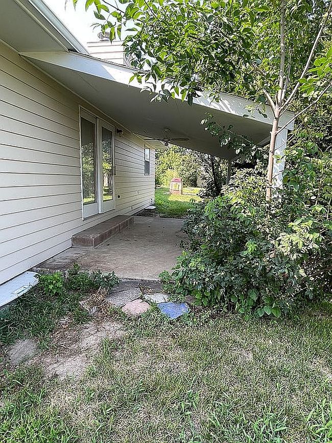 Image of 420 W 2nd St