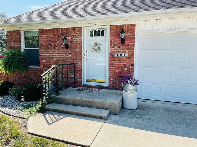 Photo of 843 Freedom Dr, Seymour, IN