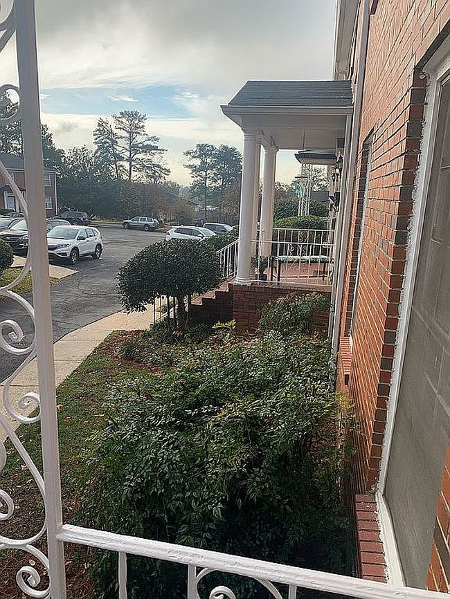 Image of 1910 Laurel Rd