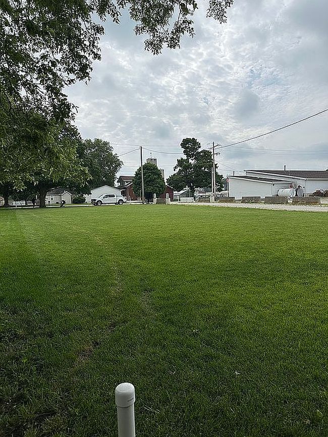 Photo of 205 N 3rd St, Fisher, IL