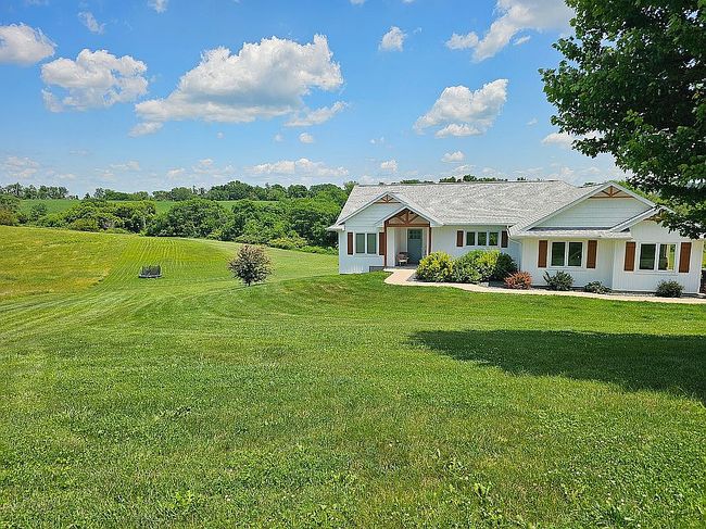 Photo of 40058 326th St, Bellevue, IA
