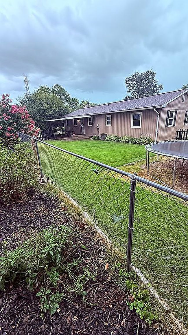 Photo of 226 W Terminal St, Albion, IL
