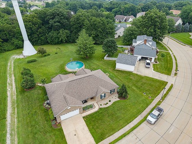Photo of 227 W Woodland Rdg, Valmeyer, IL