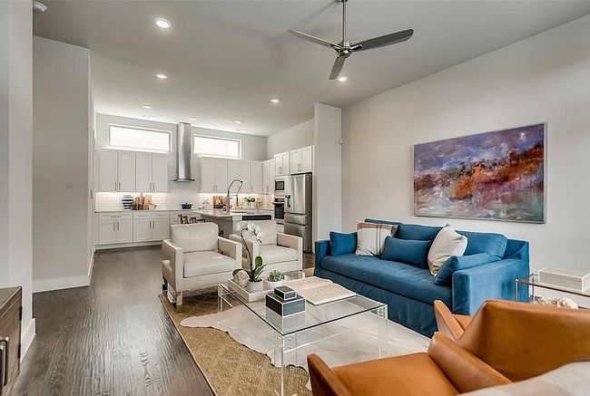 Additional photo 3 of property located at 4226 Roseland Ave #203