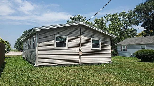 Photo of 320 Walnut Ave, Charleston, IL