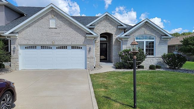 Photo of 350 Waterford Cir N