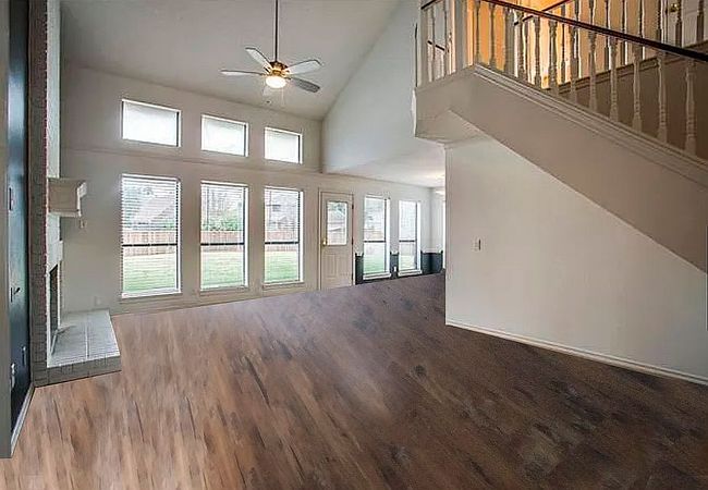 Additional photo 1 of property located at 2094 Amber Ct