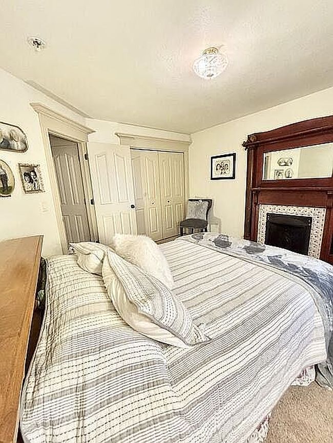 Image of 1015 N Valley View Dr