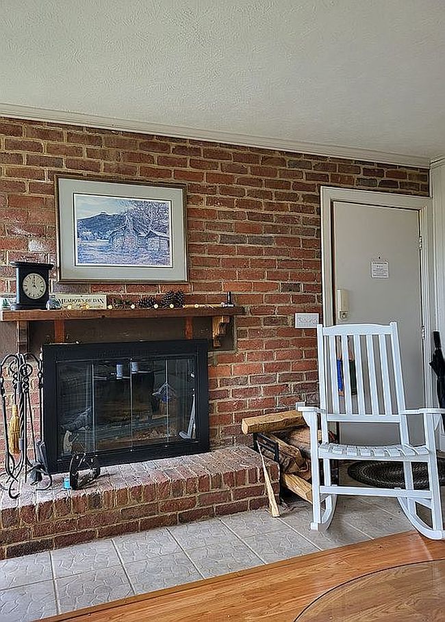 Photo of 114 Doe Highlands Dr, Hillsville, VA