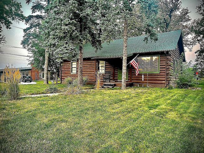 Photo of 626 18th St W, Clear Lake, IA