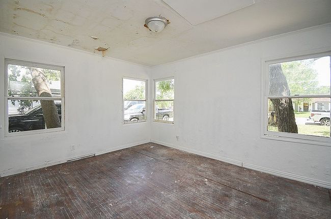 Photo of 1106 Melrose Ave, Victoria, TX