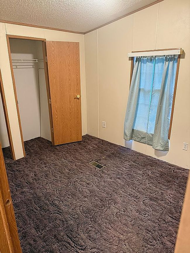 Photo of 4 Colonial Dr, Bentleyville, PA