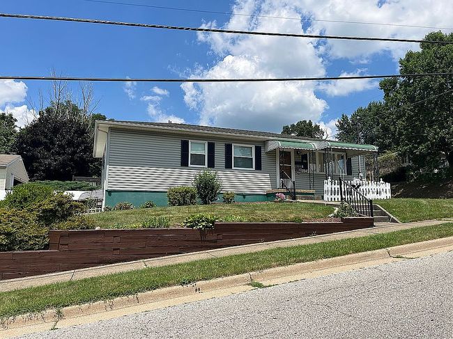 Photo of 1843 Quayle Dr, Akron, OH