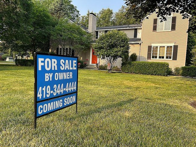 Photo of 528 E Boundary St, Perrysburg, OH
