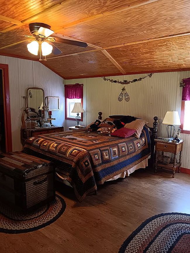 Photo of 152 Poverty Hill Ln, Burnsville, NC