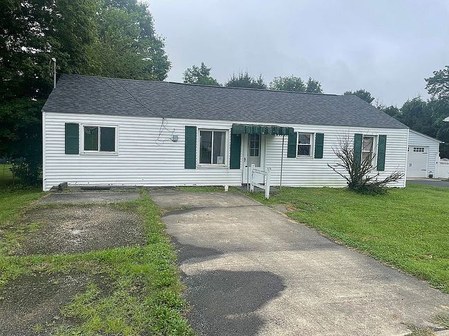 Photo of 303 Pleasant Ave, Kingwood, WV