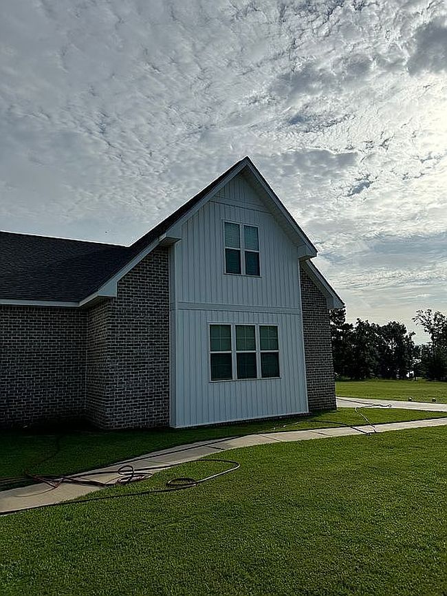 Photo of 221 Pebble Beach Dr, Eufaula, AL
