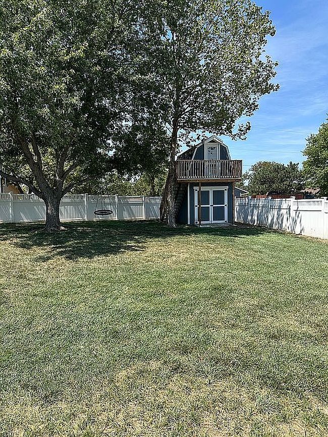 Photo of 1836 Redtop Rdg, Salina, KS